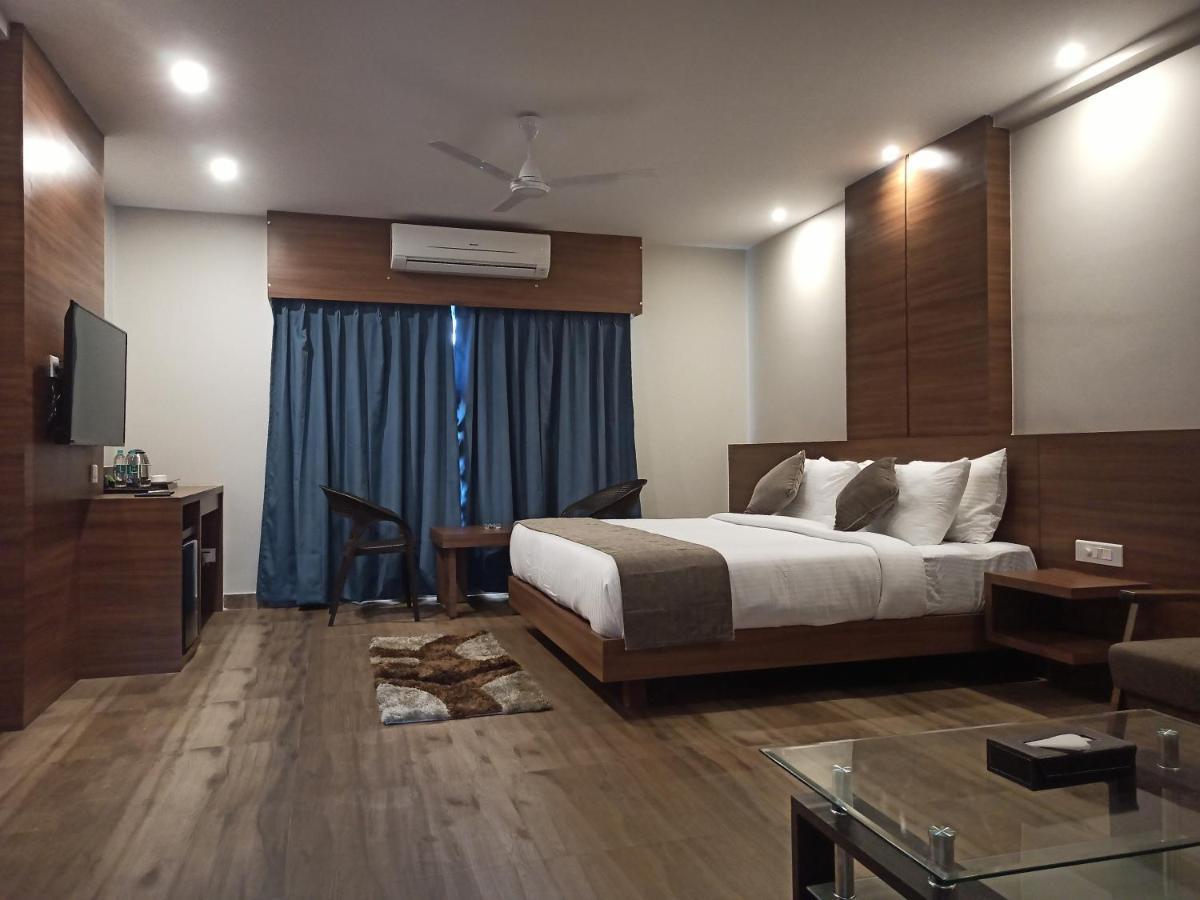 Hotel Tree Fern Dibrugarh Exteriör bild