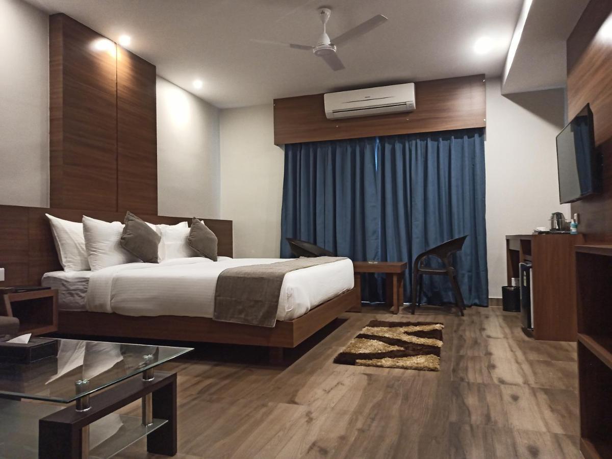 Hotel Tree Fern Dibrugarh Exteriör bild
