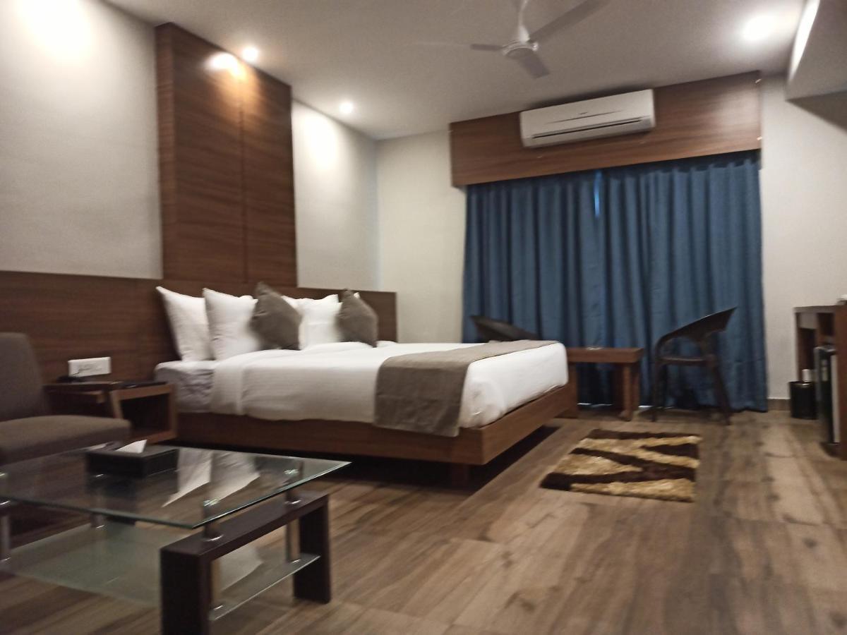 Hotel Tree Fern Dibrugarh Exteriör bild