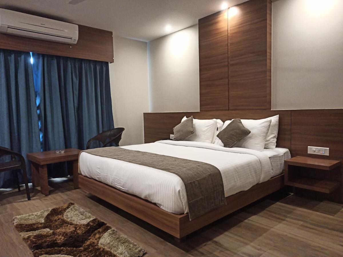 Hotel Tree Fern Dibrugarh Exteriör bild