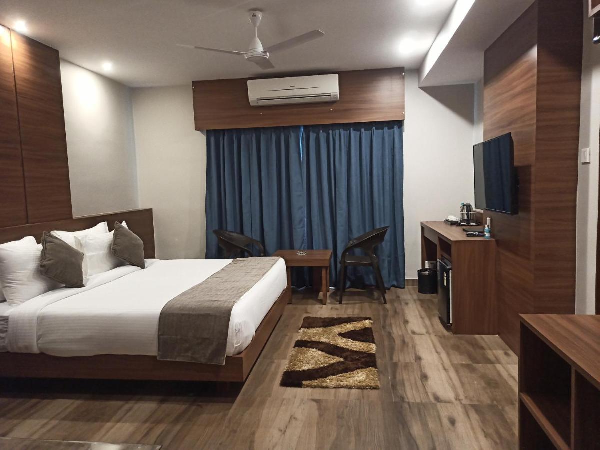Hotel Tree Fern Dibrugarh Exteriör bild