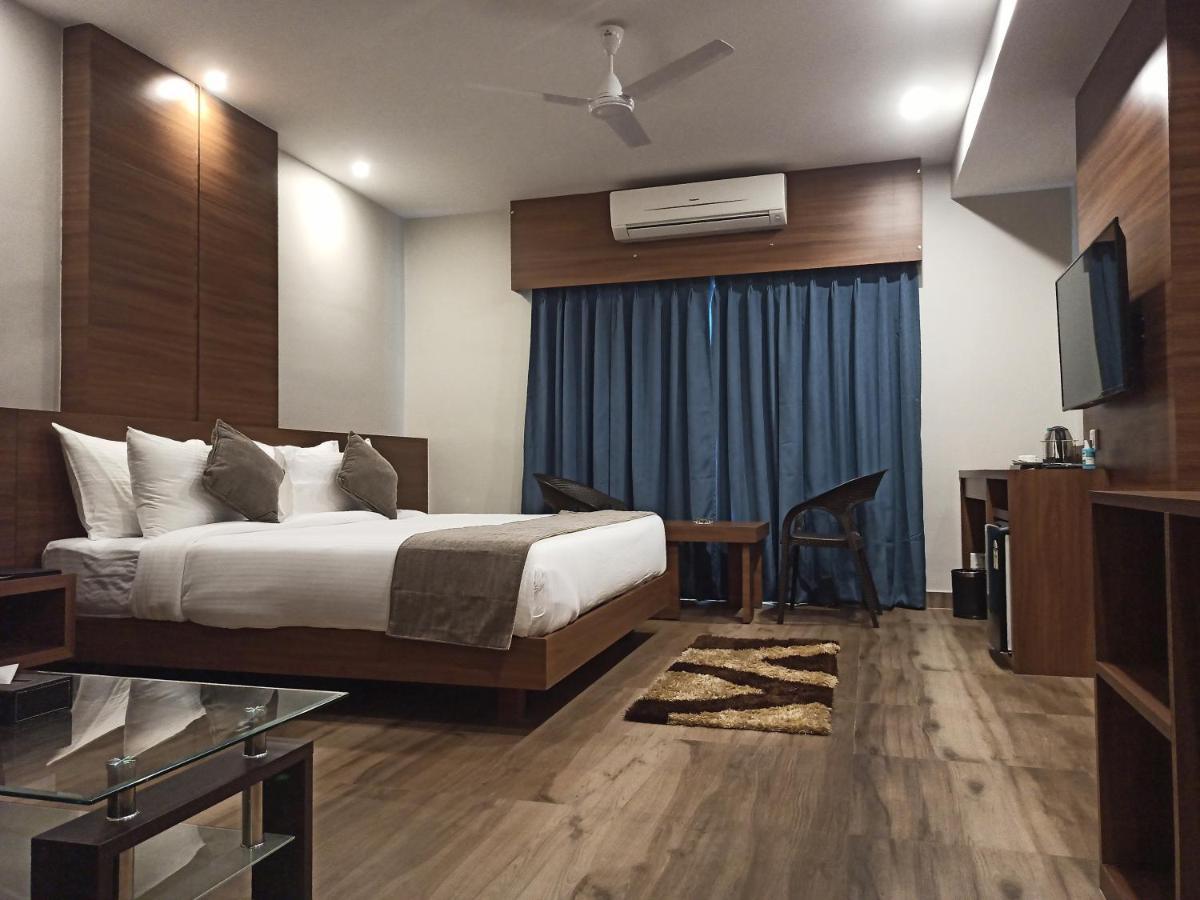 Hotel Tree Fern Dibrugarh Exteriör bild